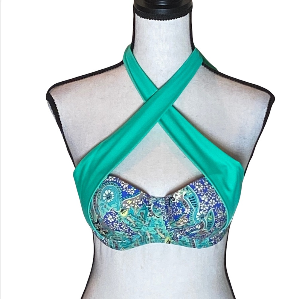 Bikini top with paisley print and cross cross Halter top detail